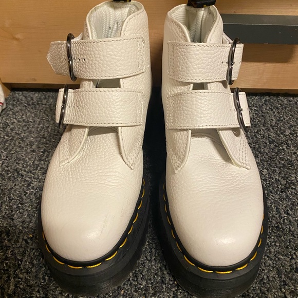 White Dr.Martens Devon Leather Platform boots - Picture 3 of 3